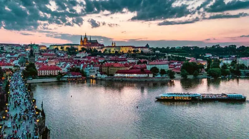 Prag Gece Turu, Açık Büfe Akşam Yemeği ve Canlı Müzik ile