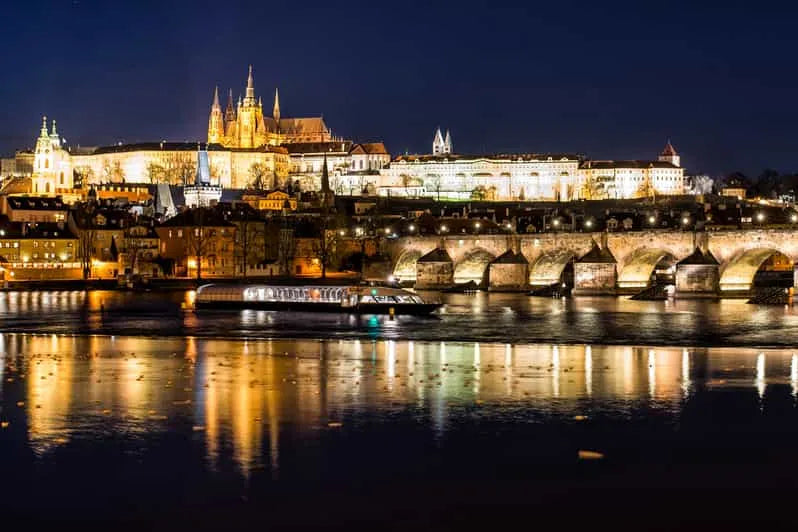 Prag Gece Turu, Açık Büfe Akşam Yemeği ve Canlı Müzik ile