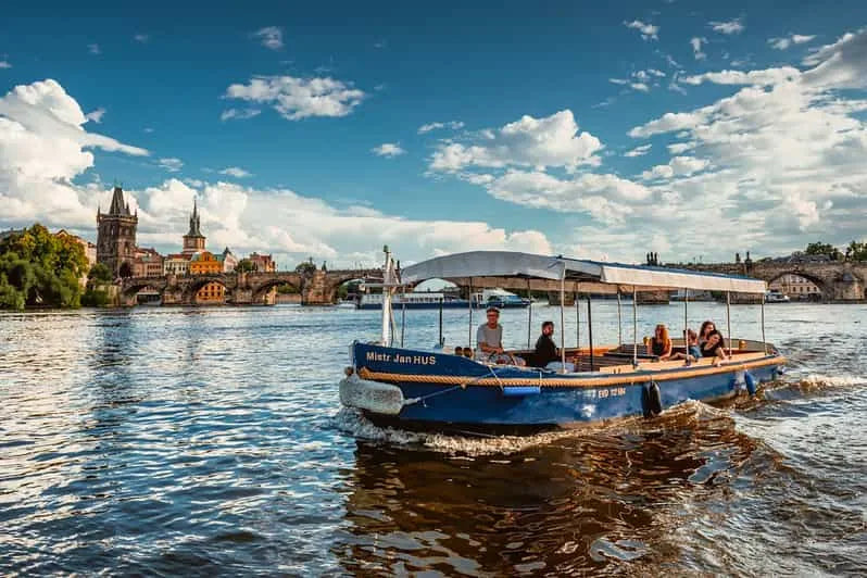 Prag'da Şeytan Kanalı'na Gezi Teknesi