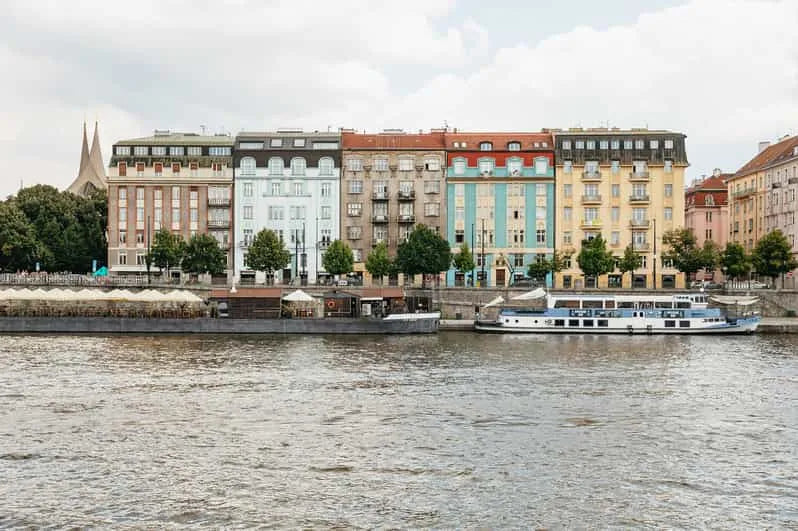 Prag Vltava Nehri Cam Bot Görünümleri ile Öğle Yemeği Turu