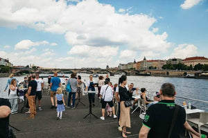 Prag Vltava Nehri Cam Bot Görünümleri ile Öğle Yemeği Turu