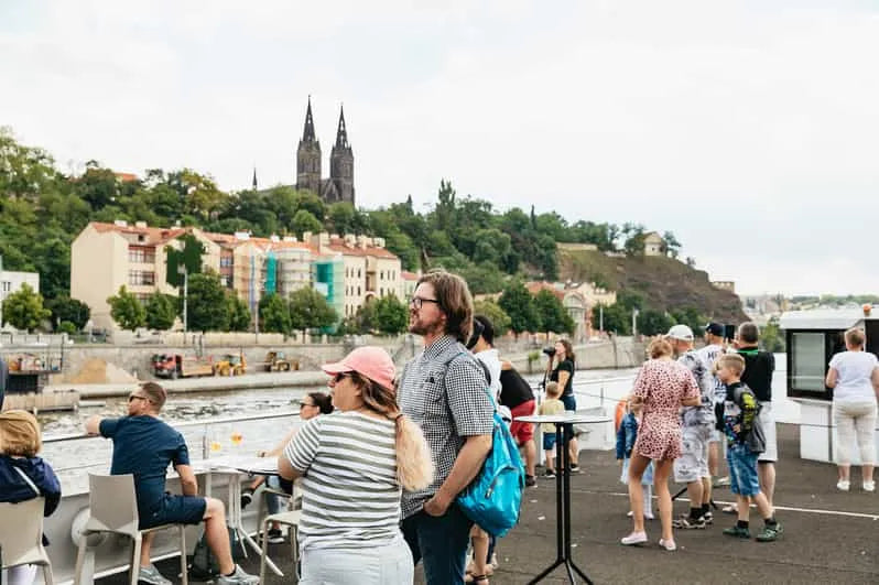 Prag Vltava Nehri Cam Bot Görünümleri ile Öğle Yemeği Turu