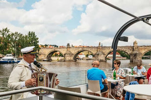 Prag Vltava Nehri Cam Bot Görünümleri ile Öğle Yemeği Turu