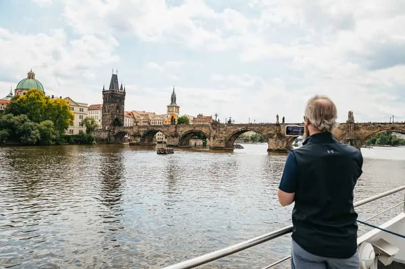 Prag Vltava Nehri Cam Bot Görünümleri ile Öğle Yemeği Turu