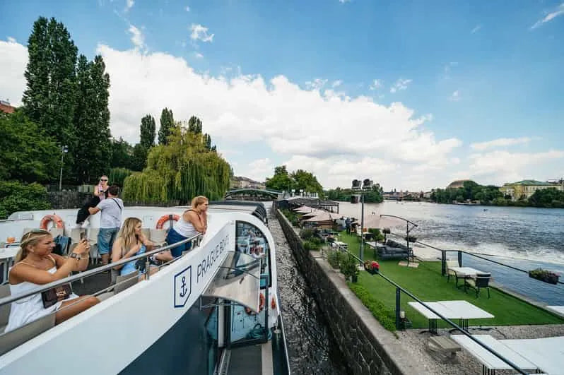 Prag Vltava Nehri Cam Bot Görünümleri ile Öğle Yemeği Turu