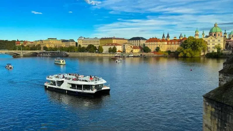 Prag Vltava Nehri Manzara Günü Turu ile Sesli Rehber