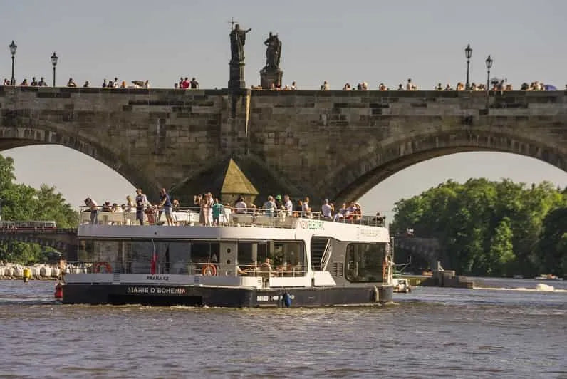 Prag Vltava Nehri Manzara Günü Turu ile Sesli Rehber