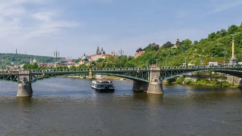 Prag Vltava Nehri Manzara Günü Turu ile Sesli Rehber