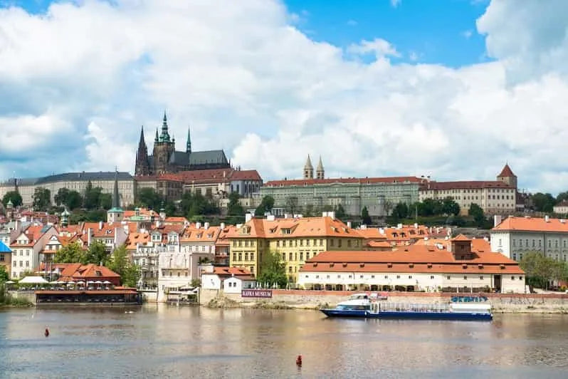 Prag Vltava Nehri Manzara Günü Turu ile Sesli Rehber