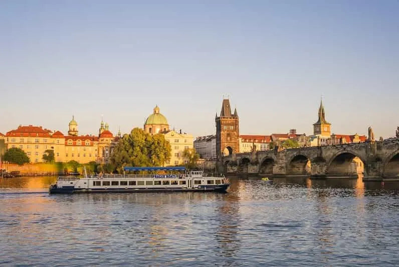 Prag Vltava Nehri Manzara Günü Turu ile Sesli Rehber