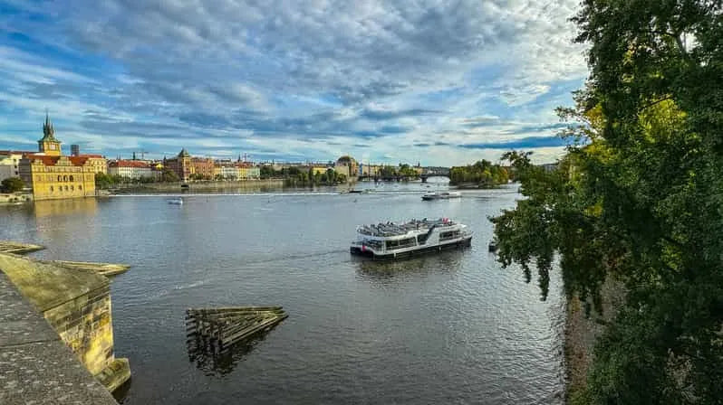 Prag Vltava Nehri Manzara Günü Turu ile Sesli Rehber