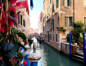 Private Venice Gondola Ride Featuring Scenic Views of the Canal-Facing Palazzos