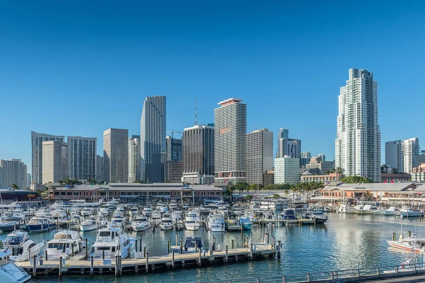 Private Miami Boat Tour with Champagne and Stunning Skyline Views