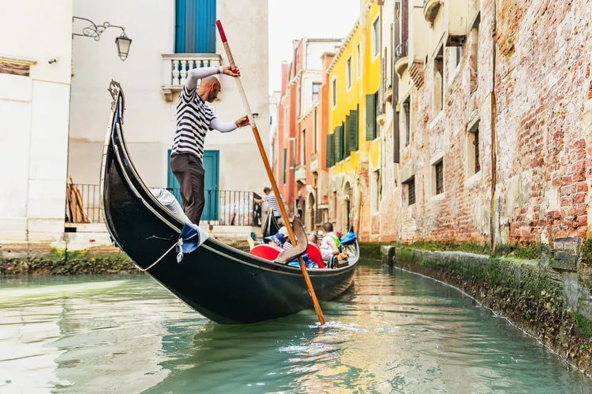 Private Venice Gondola Ride with Stunning Venice Landmarks