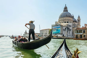 Private Venice Gondola Ride with Stunning Venice Landmarks