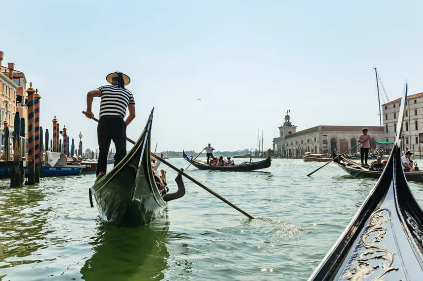 Private Venice Gondola Ride with Stunning Venice Landmarks