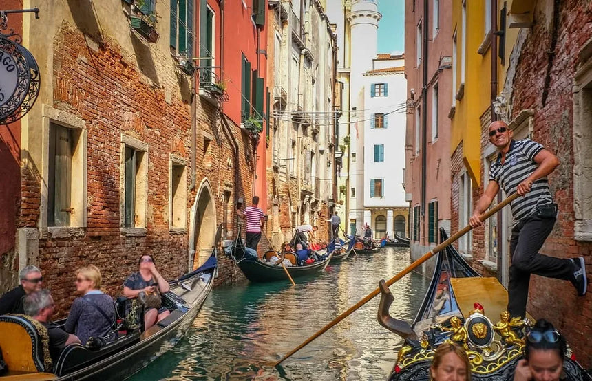 Venice Gondola Ride with Grand Canal and Live Commentary