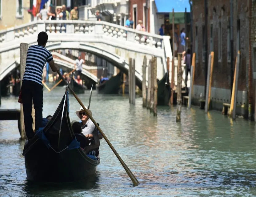 Venice Gondola Ride with Coffee at illy Caffè