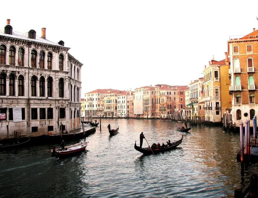 Venice Gondola Ride with Coffee at illy Caffè