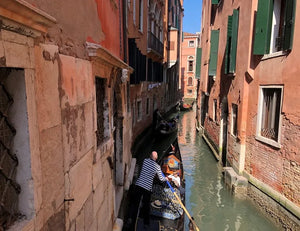 Venice Gondola Ride with Coffee at illy Caffè