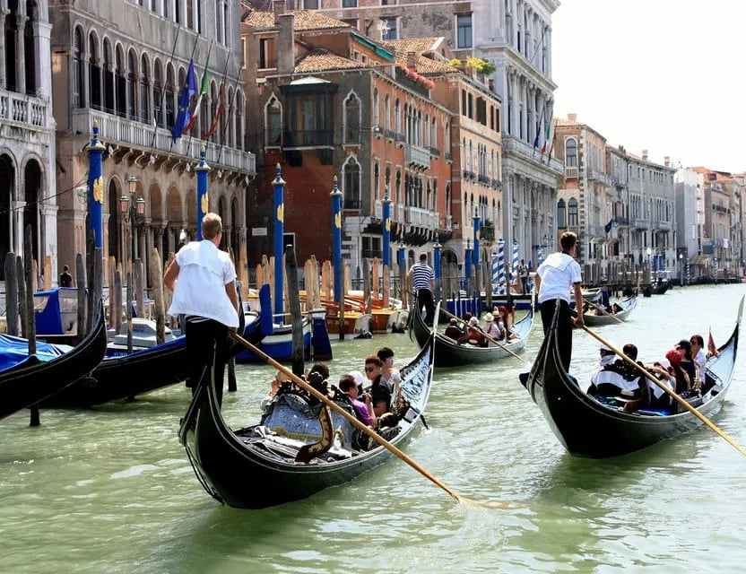 Venice Gondola Ride with Coffee at illy Caffè