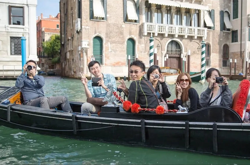 Venice Gondola Ride with Coffee at illy Caffè