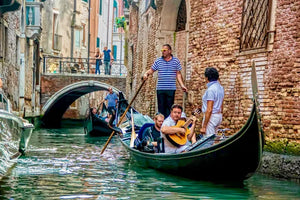 Venice Gondola Tour with Romantic Serenade by Local Musicians