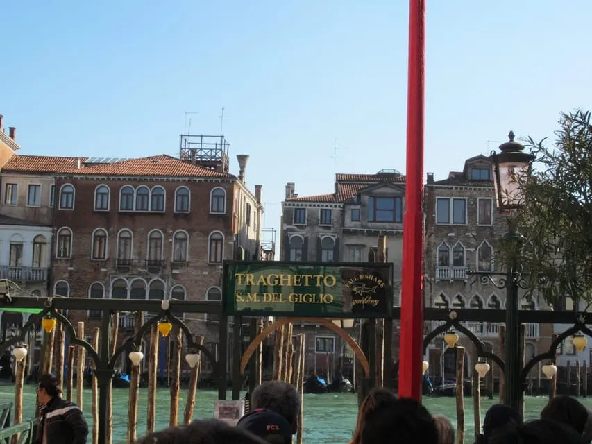 Venice Gondola Tour with Romantic Serenade by Local Musicians