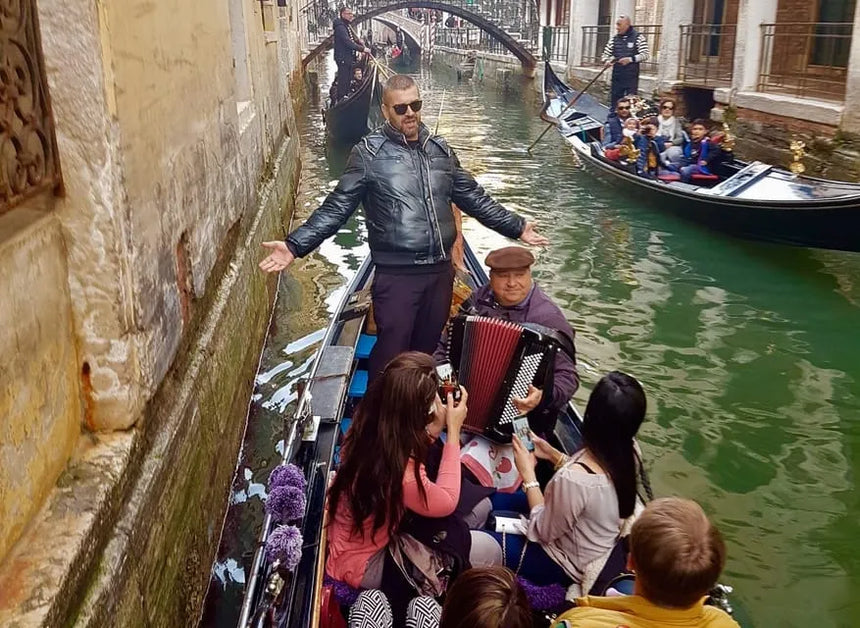 Venice Gondola Tour with Romantic Serenade by Local Musicians