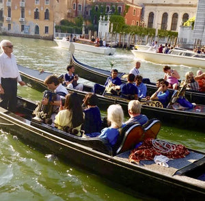 Venice Gondola Tour with Romantic Serenade by Local Musicians