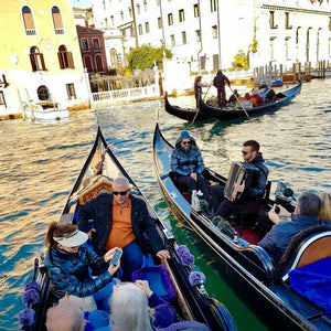 Venice Gondola Tour with Romantic Serenade by Local Musicians