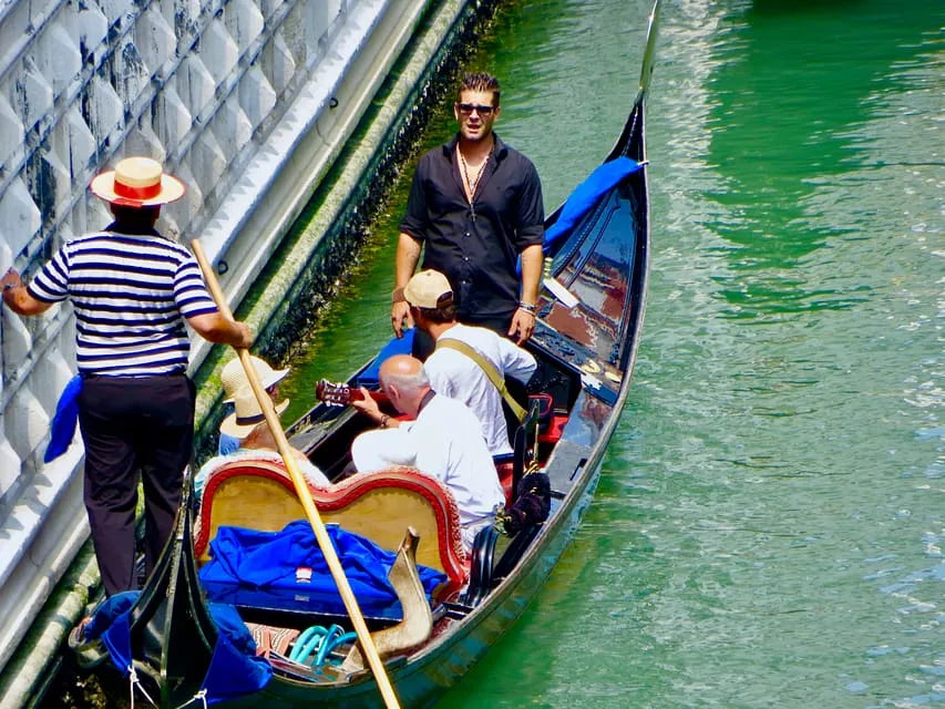 Venice Gondola Tour with Romantic Serenade by Local Musicians