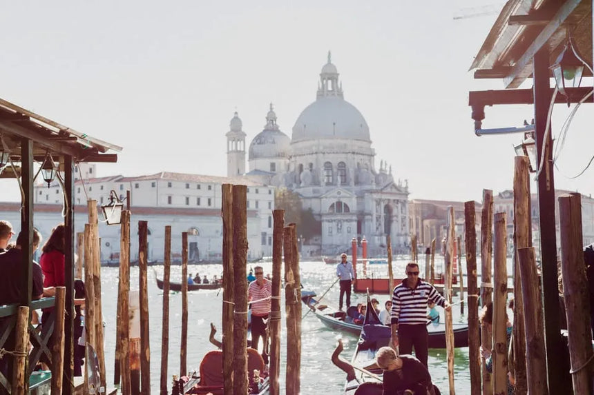 Venice Gondola Tour with Romantic Serenade by Local Musicians